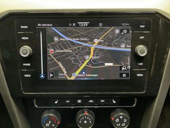 VOLKSWAGEN PASSAT 1.5 TSI EVO SEL Estate 5dr Petrol DSG Euro 6 (s/s) (150 ps)