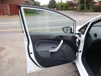 FORD FIESTA 1.4 Zetec Hatchback 5dr Petrol Automatic (154 g/km, 94 bhp)
