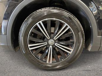 VOLKSWAGEN TIGUAN 2.0 TDI SE Navigation SUV 5dr Diesel DSG Euro 6 (s/s) (150 ps)