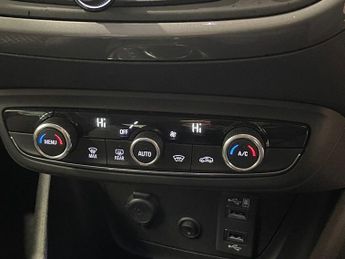 VAUXHALL CROSSLAND X 1.2 Turbo Elite Nav SUV 5dr Petrol Auto Euro 6 (s/s) (130 ps)
