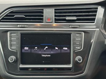VOLKSWAGEN TIGUAN 2.0 TDI BlueMotion Tech SE Navigation SUV 5dr Diesel DSG Euro 6 