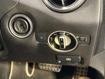 MERCEDES-BENZ SLK 2.1 SLK250 CDI BlueEfficiency Convertible 2dr Diesel G-Tronic+ E