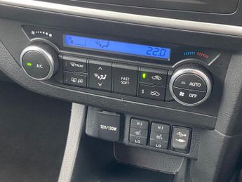 TOYOTA AURIS 1.6 V-Matic Icon Plus Hatchback 5dr Petrol Manual Euro 5 (132 ps