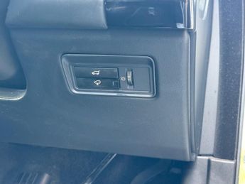 LAND ROVER RANGE ROVER 4.4 SD V8 Vogue SUV 5dr Diesel Auto 4WD Euro 5 (339 ps)