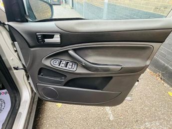 FORD KUGA 2.0 TDCi Titanium SUV 5dr Diesel Manual 2WD Euro 4 (136 ps)
