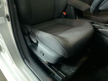 TOYOTA COROLLA 1.8 VVT-h Icon Hatchback 5dr Petrol Hybrid CVT Euro 6 (s/s) (140
