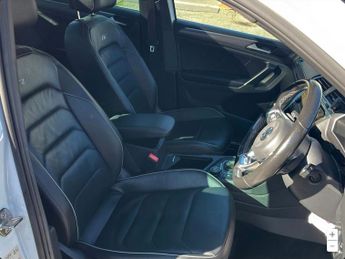 VOLKSWAGEN TIGUAN 2.0 TSI BlueMotion Tech R-Line SUV 5dr Petrol DSG 4Motion Euro 6