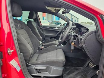 VOLKSWAGEN GOLF 2.0 TSI R Hatchback 5dr Petrol DSG 4Motion Euro 6 (s/s) (310 ps)