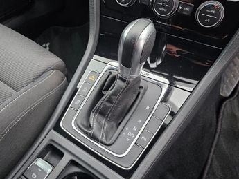 VOLKSWAGEN GOLF 2.0 TSI R Hatchback 5dr Petrol DSG 4Motion Euro 6 (s/s) (310 ps)