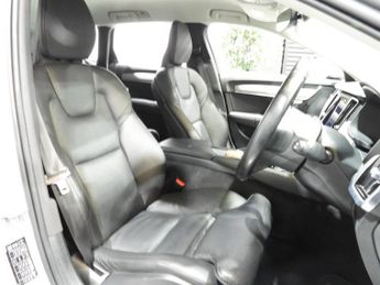 VOLVO V90 2.0 B4 MHEV Momentum Estate 5dr Diesel Hybrid Auto Euro 6 (s/s) 