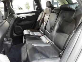 VOLVO V90 2.0 B4 MHEV Momentum Estate 5dr Diesel Hybrid Auto Euro 6 (s/s) 