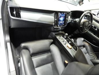 VOLVO V90 2.0 B4 MHEV Momentum Estate 5dr Diesel Hybrid Auto Euro 6 (s/s) 