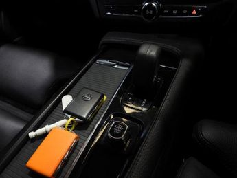 VOLVO V90 2.0 B4 MHEV Momentum Estate 5dr Diesel Hybrid Auto Euro 6 (s/s)