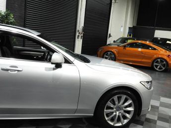 VOLVO V90 2.0 B4 MHEV Momentum Estate 5dr Diesel Hybrid Auto Euro 6 (s/s) 