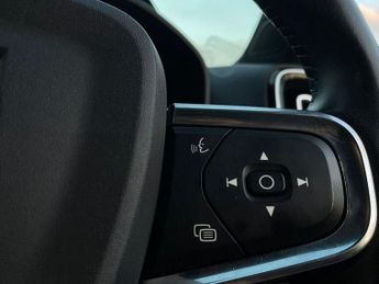 VOLVO XC40 1.5 T3 Inscription SUV 5dr Petrol Auto Euro 6 (s/s) (163 ps)