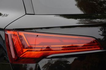 AUDI Q5 2.0 TDI 40 S line SUV 5dr Diesel S Tronic quattro Euro 6 (s/s) (