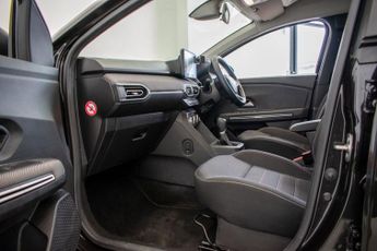 DACIA JOGGER 1.6 Hybrid Extreme SE MPV 5dr Petrol Hybrid Auto Euro 6 (s/s) (1