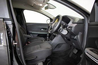 DACIA JOGGER 1.6 Hybrid Extreme SE MPV 5dr Petrol Hybrid Auto Euro 6 (s/s) (1