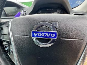 VOLVO XC70 2.4 D5 SE Nav Estate 5dr Diesel Geartronic AWD Euro 5 (215 ps)