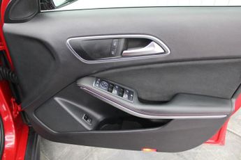 MERCEDES-BENZ GLA 2.1 GLA220d AMG Line (Premium Plus) SUV 5dr Diesel 7G-DCT 4MATIC