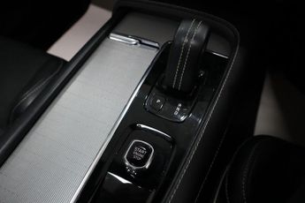 VOLVO XC90 2.0 B5 MHEV R-Design SUV 5dr Diesel Hybrid Auto 4WD Euro 6 (s/s)