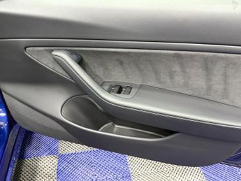 TESLA Model 3 Standard Range Plus Saloon 4dr Electric Auto RWD (241 bhp)