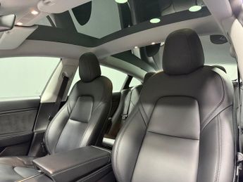 TESLA Model 3 Standard Range Plus Saloon 4dr Electric Auto RWD (241 bhp)