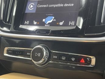 VOLVO V90 2.0 D4 Momentum Plus Estate 5dr Diesel Auto Euro 6 (s/s) (190 ps