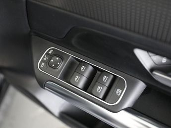 MERCEDES-BENZ GLA 1.3 GLA180 Sport (Executive) SUV 5dr Petrol 7G-DCT Euro 6 (s/s) 