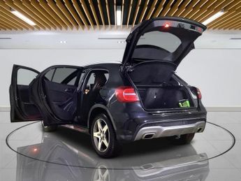 MERCEDES-BENZ 180 2.1 GLA220d AMG Line (Premium Plus) SUV 5dr Diesel 7G-DCT 4MATIC