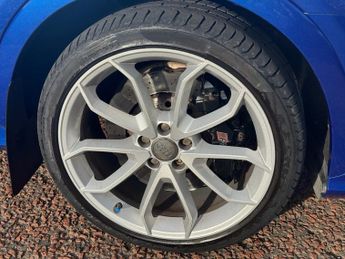 AUDI RS Q3 2.5 TFSI SUV 5dr Petrol S Tronic quattro Euro 5 (s/s) (310 ps)