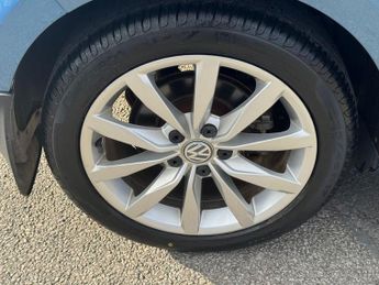 VOLKSWAGEN GOLF 2.0 TDI BlueMotion Tech GT Hatchback 5dr Diesel DSG Euro 5 (s/s)