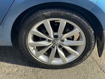 VOLKSWAGEN GOLF 2.0 TDI BlueMotion Tech GT Hatchback 5dr Diesel DSG Euro 5 (s/s)