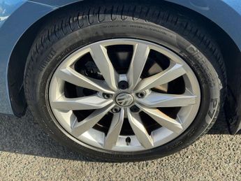 VOLKSWAGEN GOLF 2.0 TDI BlueMotion Tech GT Hatchback 5dr Diesel DSG Euro 5 (s/s)