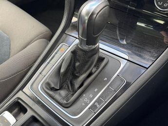 VOLKSWAGEN GOLF 2.0 TDI BlueMotion Tech GT Hatchback 5dr Diesel DSG Euro 5 (s/s)