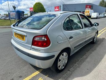 RENAULT MEGANE Automatic 1.6 EXPRESSION PLUS 16V 5d 110 BHP