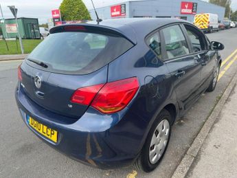 VAUXHALL ASTRA 1.6 16v Exclusiv Hatchback 5dr Petrol Auto Euro 5 (115 ps)