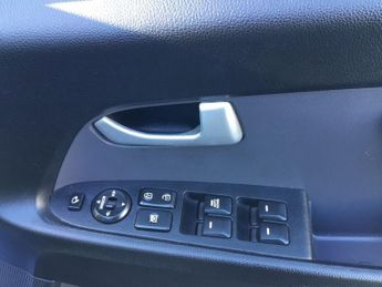 KIA SPORTAGE 1.7 CRDi EcoDynamics 2 SUV 5dr Diesel Manual 2WD Euro 5 (s/s) (1