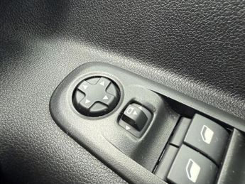 VAUXHALL Combo Life Electric 52kWh Ultimate XL MPV 5dr Electric Auto (7.4kW Charger) (136 ps)