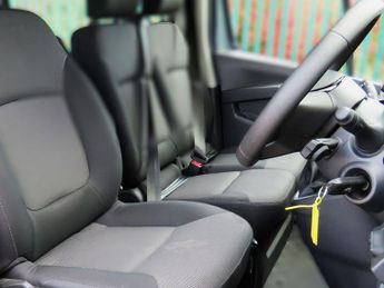 RENAULT TRAFIC 2.0 dCi SL28 Business Minibus 5dr Diesel EDC L1 H1 Euro 6 (s/s) 