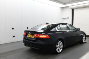 JAGUAR XE 2.0d Portfolio Saloon 4dr Diesel Auto Euro 6 (s/s) (180 ps)