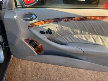 MERCEDES-BENZ CLK 3.2 CLK320 Elegance Cabriolet 2dr Petrol Automatic (250 g/km, 21