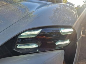 PORSCHE TAYCAN Performance Plus 93.4kWh Turbo Saloon 4dr Electric Auto 4WD (680