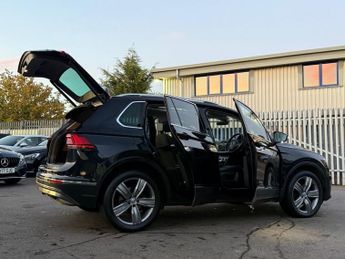 VOLKSWAGEN TIGUAN 2.0 TDI SEL SUV 5dr Diesel DSG 4Motion Euro 6 (s/s) (150 ps)