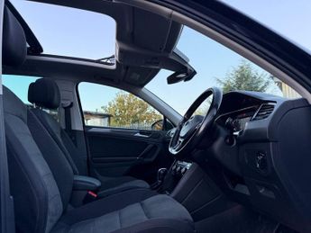 VOLKSWAGEN TIGUAN 2.0 TDI SEL SUV 5dr Diesel DSG 4Motion Euro 6 (s/s) (150 ps)
