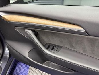 TESLA Model 3 Standard Range Plus Saloon 4dr Electric Auto RWD (241 bhp)