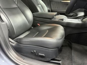 TESLA Model 3 Standard Range Plus Saloon 4dr Electric Auto RWD (241 bhp)