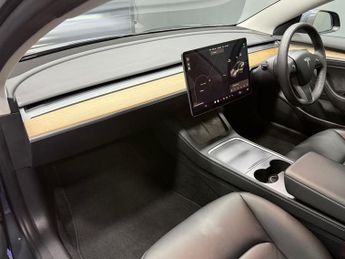 TESLA Model 3 Standard Range Plus Saloon 4dr Electric Auto RWD (241 bhp)