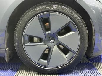 TESLA Model 3 Standard Range Plus Saloon 4dr Electric Auto RWD (241 bhp)