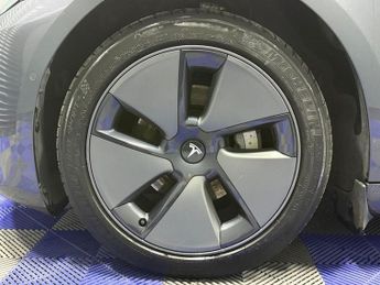 TESLA Model 3 Standard Range Plus Saloon 4dr Electric Auto RWD (241 bhp)